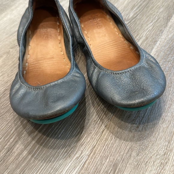 Tieks Metallic Pewter ballet flats size 7 - Picture 7 of 10
